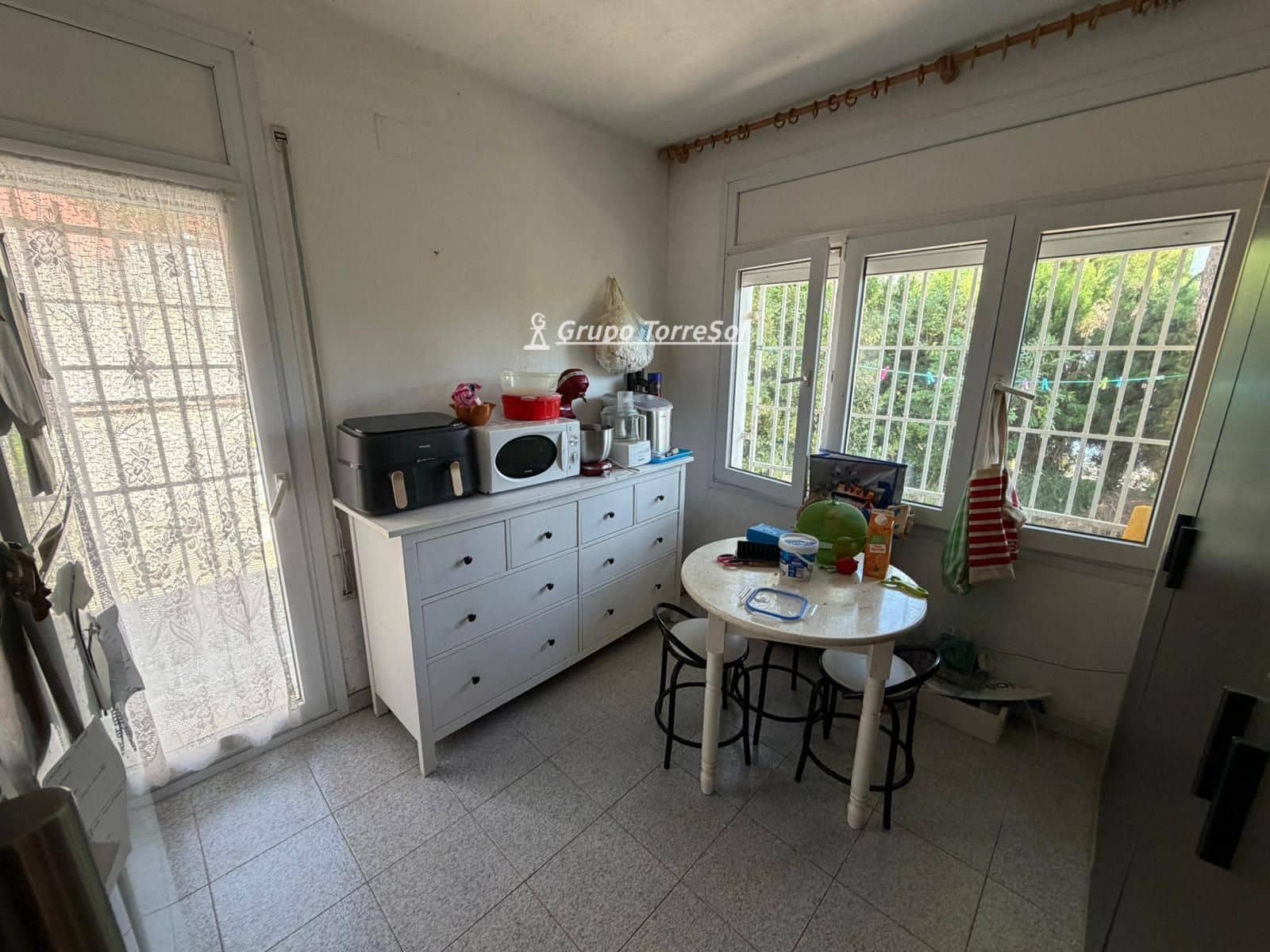 4 soverom Villa til salgs i El Vendrell med svømmebasseng garasje - € 359 000 (Ref: 10054430)