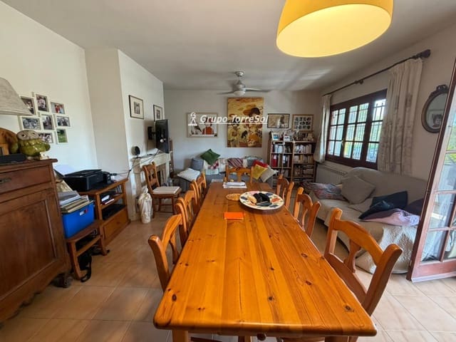 4 soverom Villa til salgs i El Vendrell med svømmebasseng garasje - € 359 000 (Ref: 10054430)