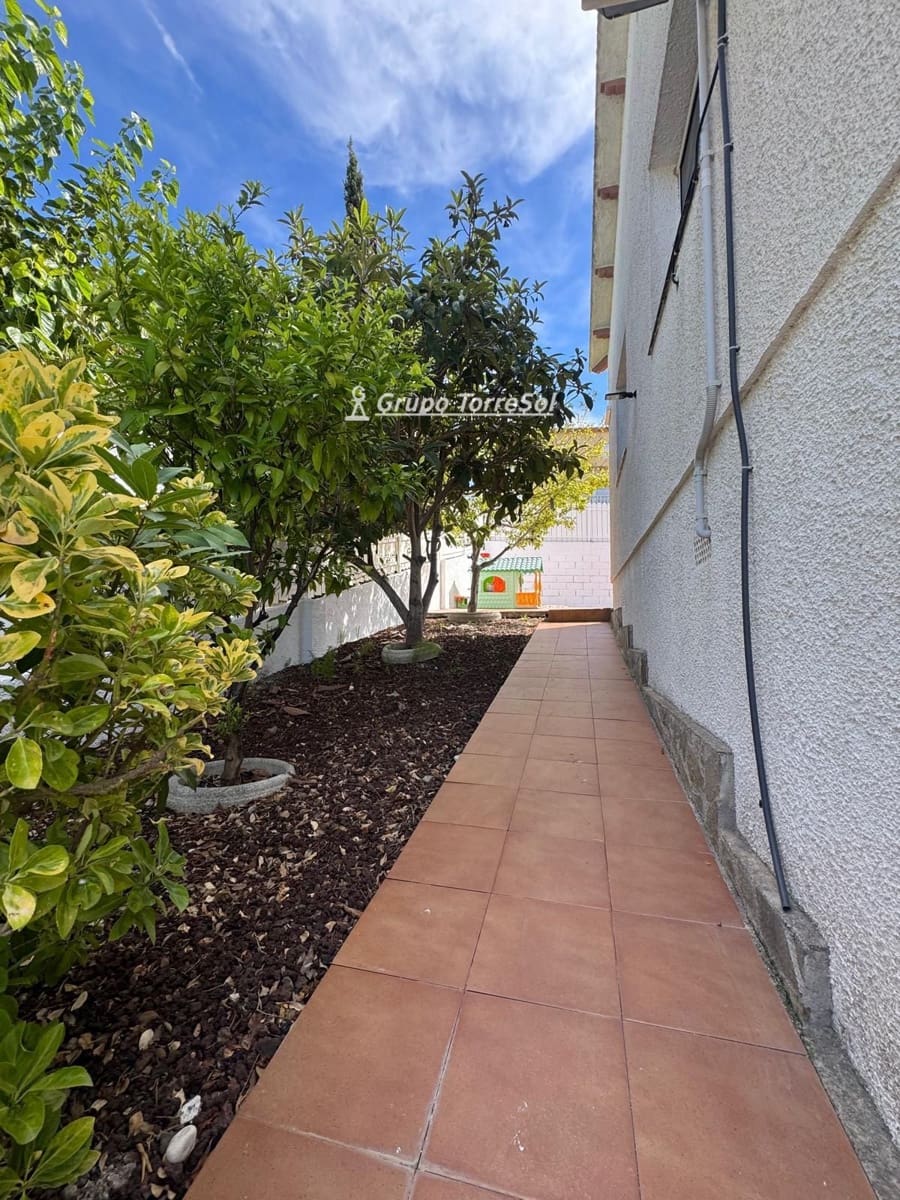 4 soveværelse Villa til salg i La Pobla de Montornes med swimmingpool garage - € 319.990 (Ref: 10070130)