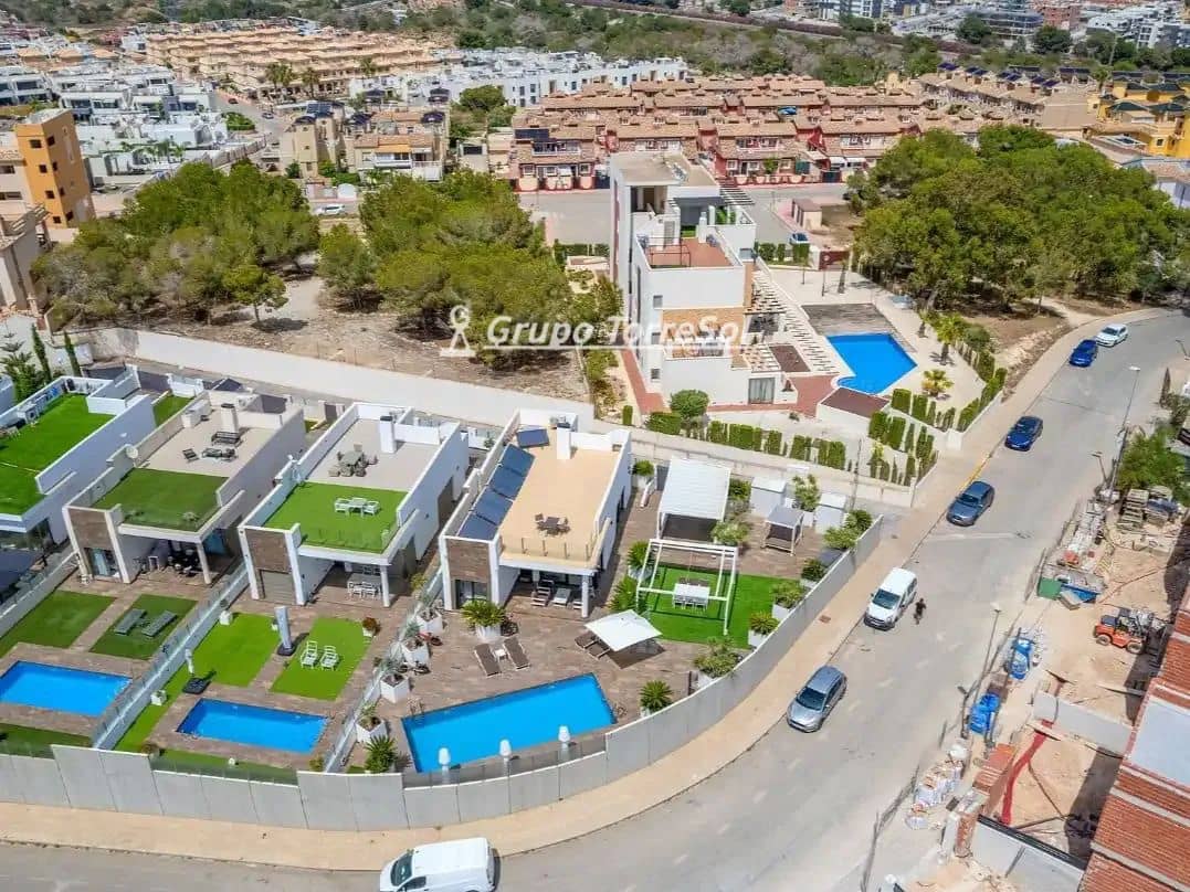Chalet de 3 habitaciones en Orihuela en venta con piscina garaje - 729.000 € (Ref: 10077241)
