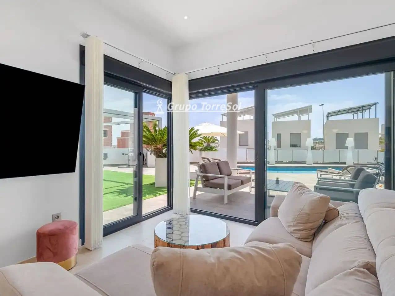 Chalet de 3 habitaciones en Orihuela en venta con piscina garaje - 729.000 € (Ref: 10077241)