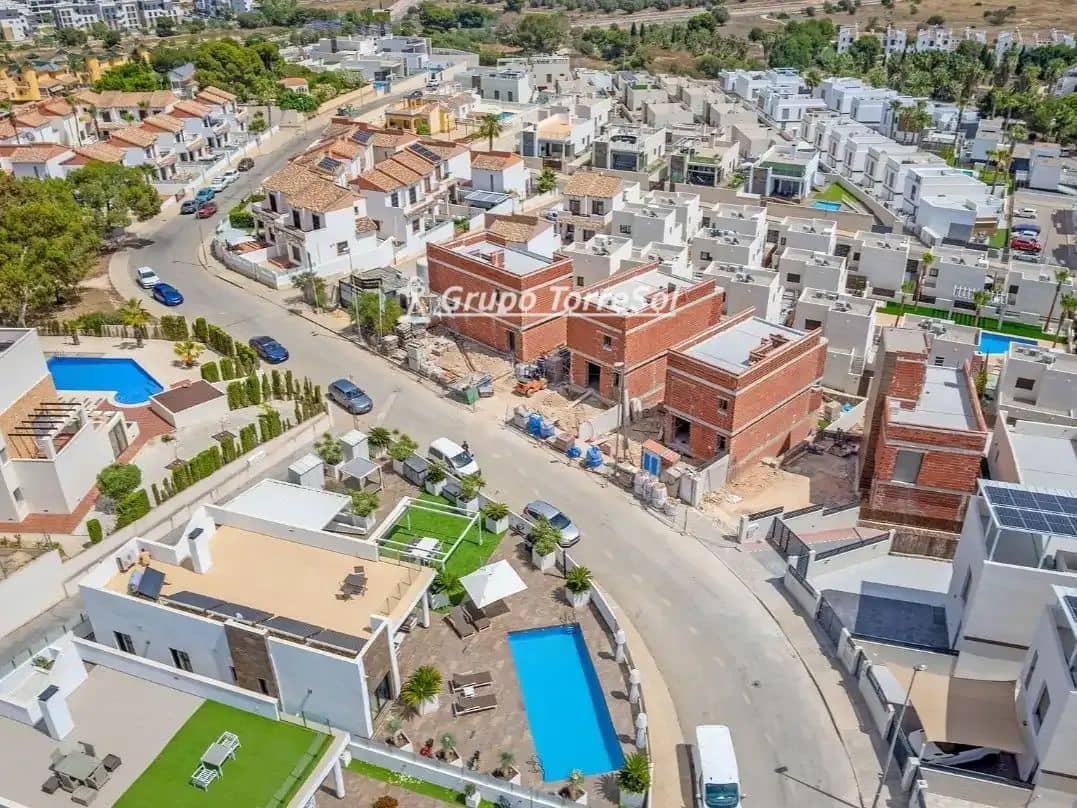 Chalet de 3 habitaciones en Orihuela en venta con piscina garaje - 729.000 € (Ref: 10077241)