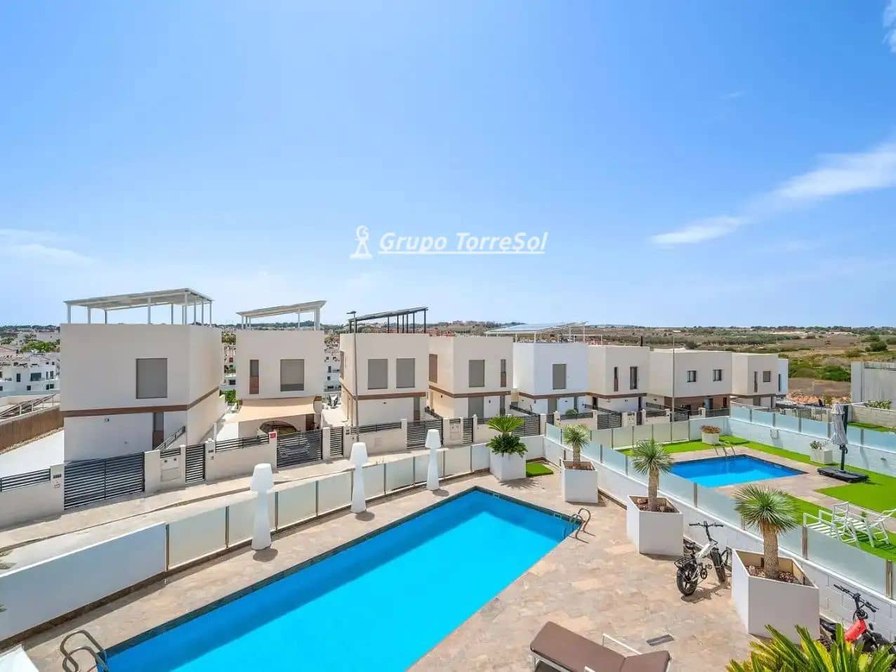 Chalet de 3 habitaciones en Orihuela en venta con piscina garaje - 729.000 € (Ref: 10077241)