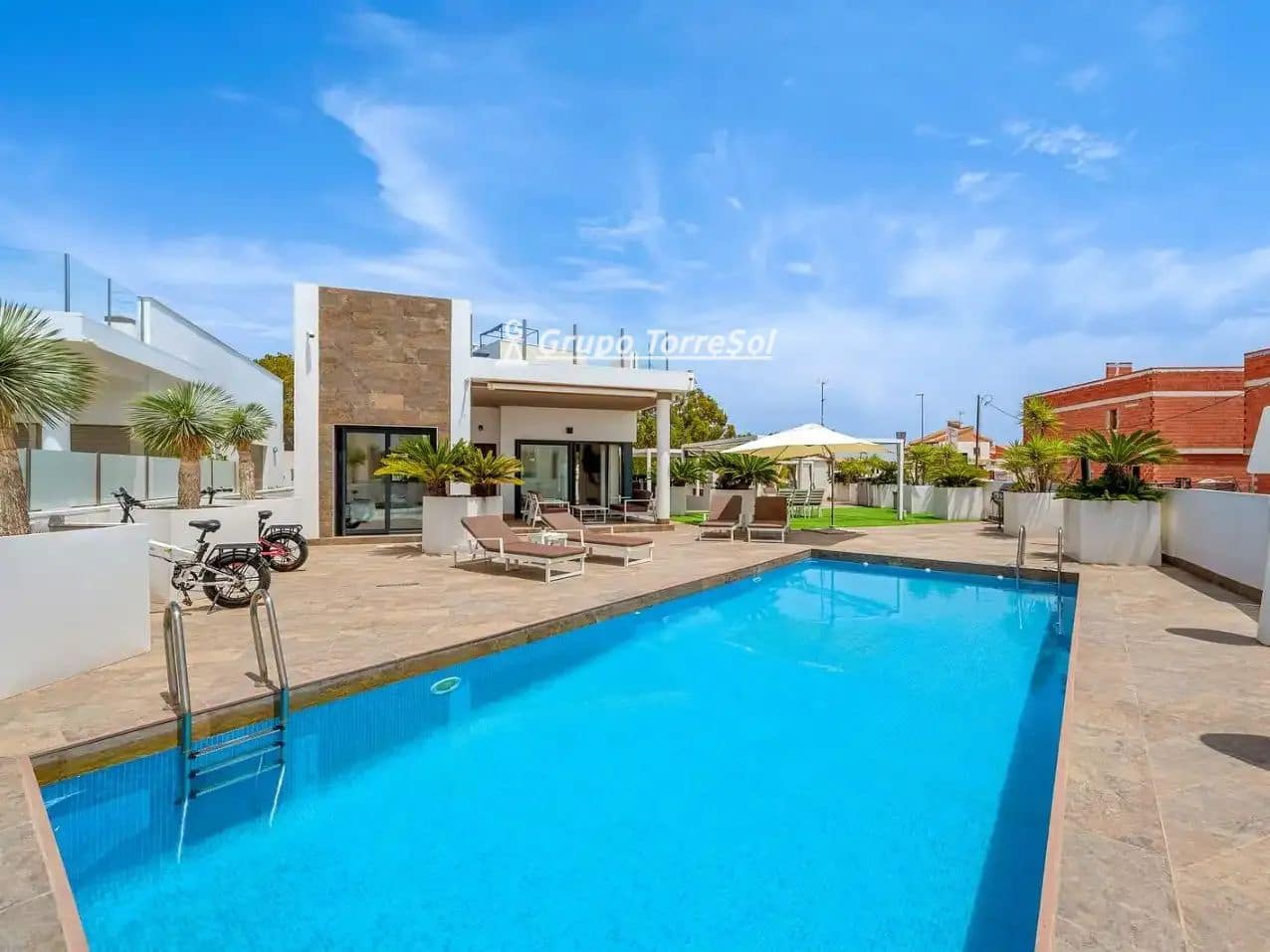 Chalet de 3 habitaciones en Orihuela en venta con piscina garaje - 729.000 € (Ref: 10077241)