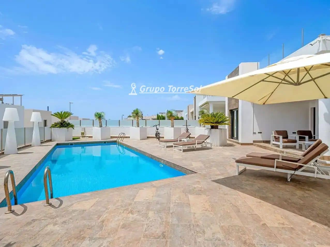 Chalet de 3 habitaciones en Orihuela en venta con piscina garaje - 729.000 € (Ref: 10077241)