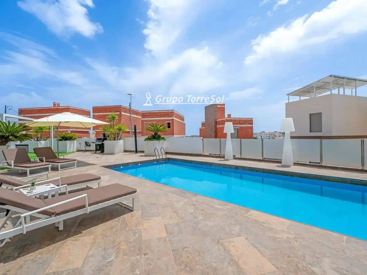 Chalet de 3 habitaciones en Orihuela en venta con piscina garaje - 729.000 € (Ref: 10077241)