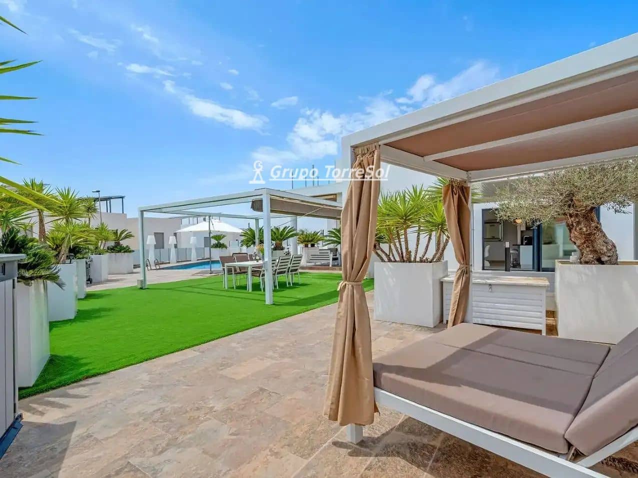 Chalet de 3 habitaciones en Orihuela en venta con piscina garaje - 729.000 € (Ref: 10077241)