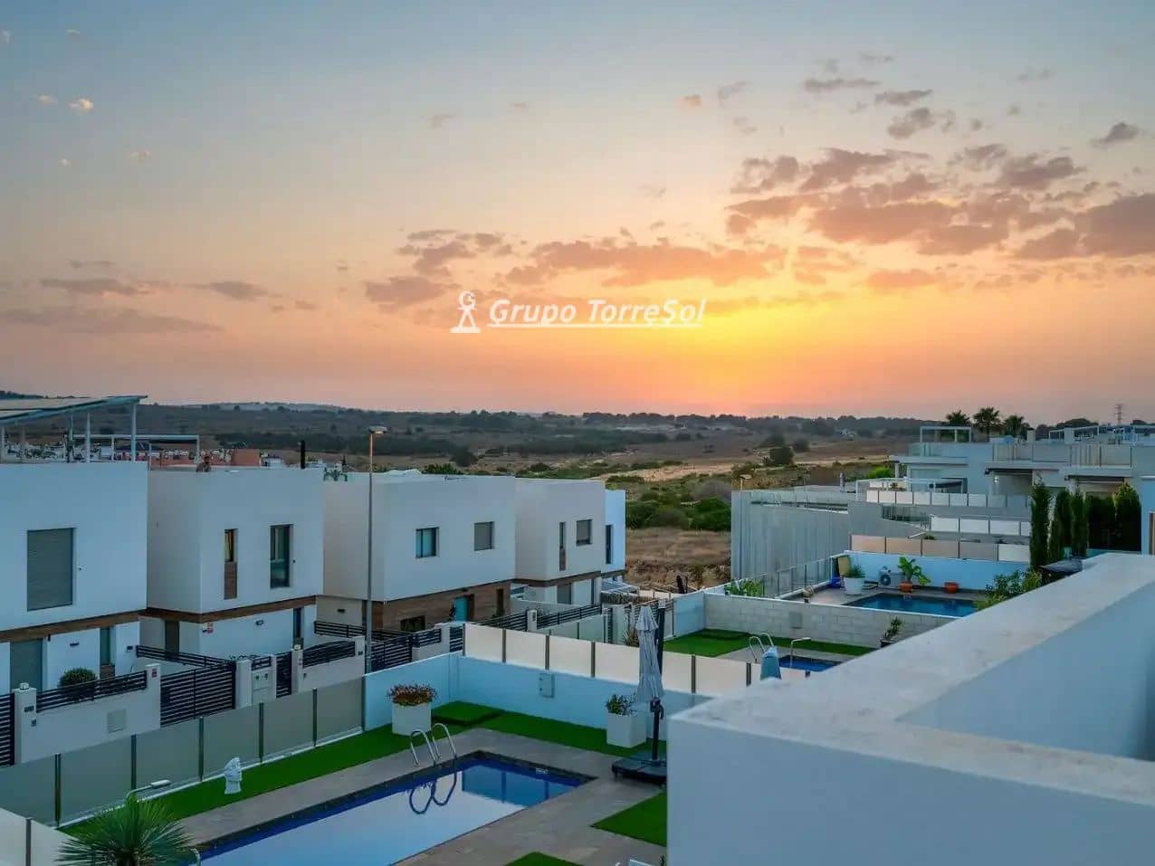 Chalet de 3 habitaciones en Orihuela en venta con piscina garaje - 729.000 € (Ref: 10077241)