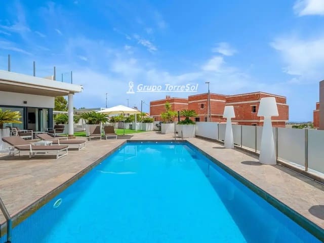 3 chambre Villa/Maison à vendre à Los Almendros (Orihuela Costa), Orihuela avec piscine garage - 729 000 € (Ref: 10077241)