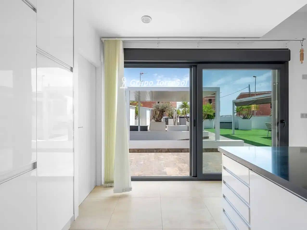 Chalet de 3 habitaciones en Orihuela en venta con piscina garaje - 729.000 € (Ref: 10077241)
