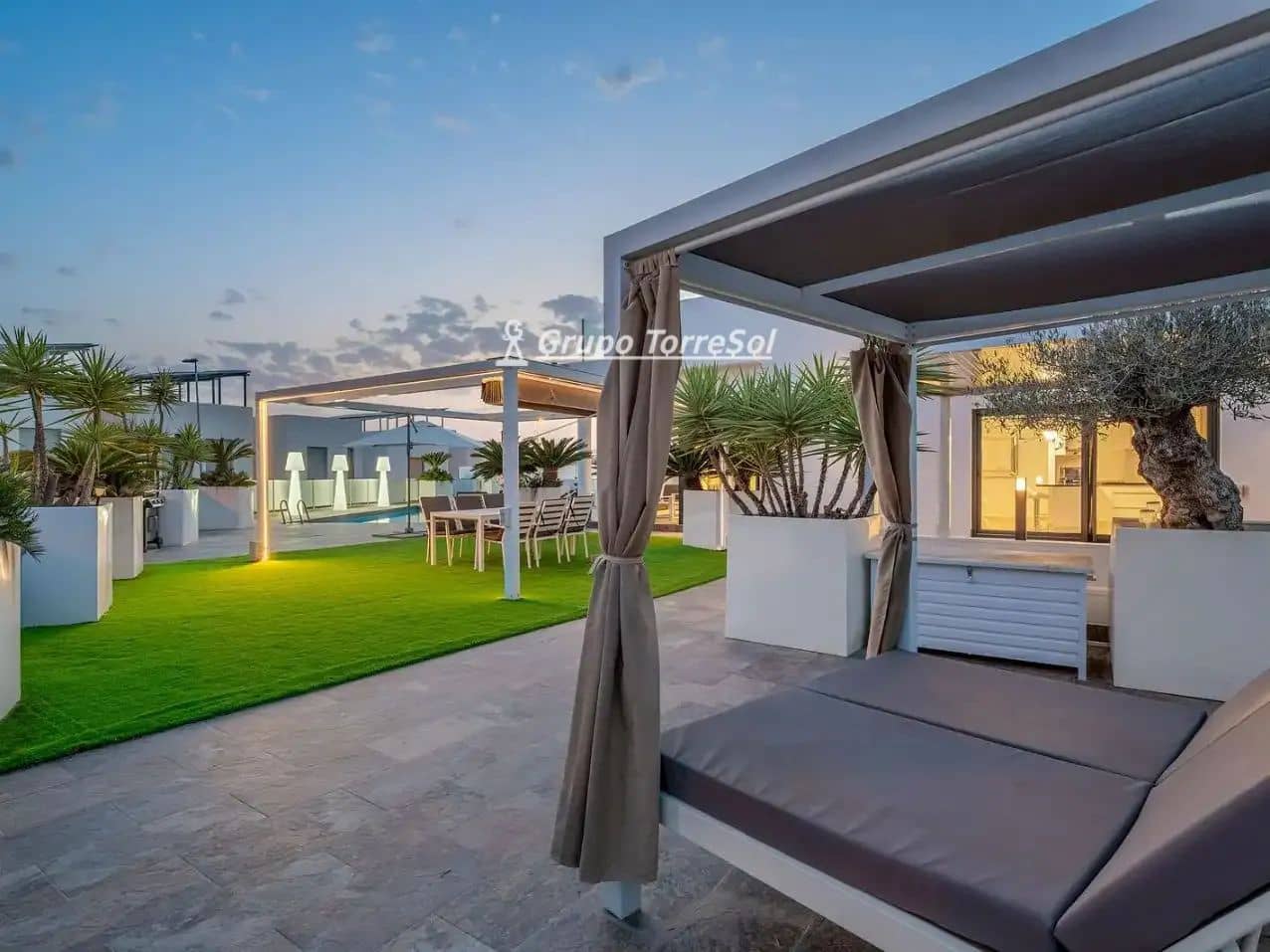 Chalet de 3 habitaciones en Orihuela en venta con piscina garaje - 729.000 € (Ref: 10077241)