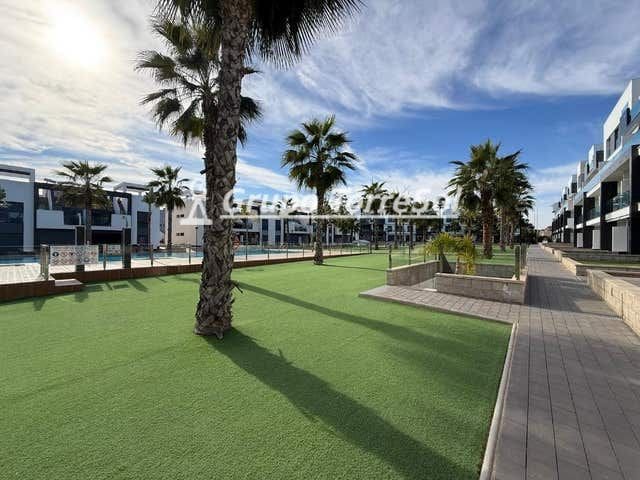 2 soverom Penthouse til salgs i Guardamar del Segura med svømmebasseng garasje - € 297 000 (Ref: 10078934)