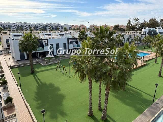 2 soverom Penthouse til salgs i Guardamar del Segura med svømmebasseng garasje - € 297 000 (Ref: 10078934)