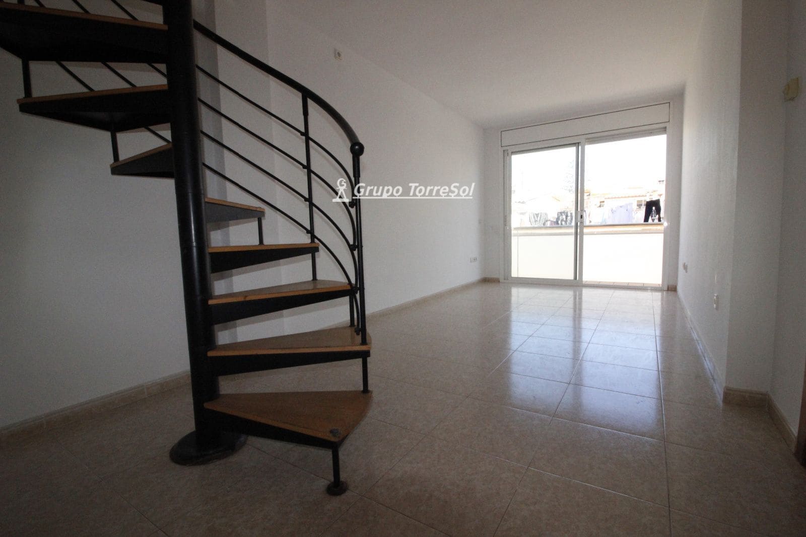 1 sypialnia Penthouse na sprzedaż w Torredembarra z basenem - 150 000 € (Ref: 10079920)