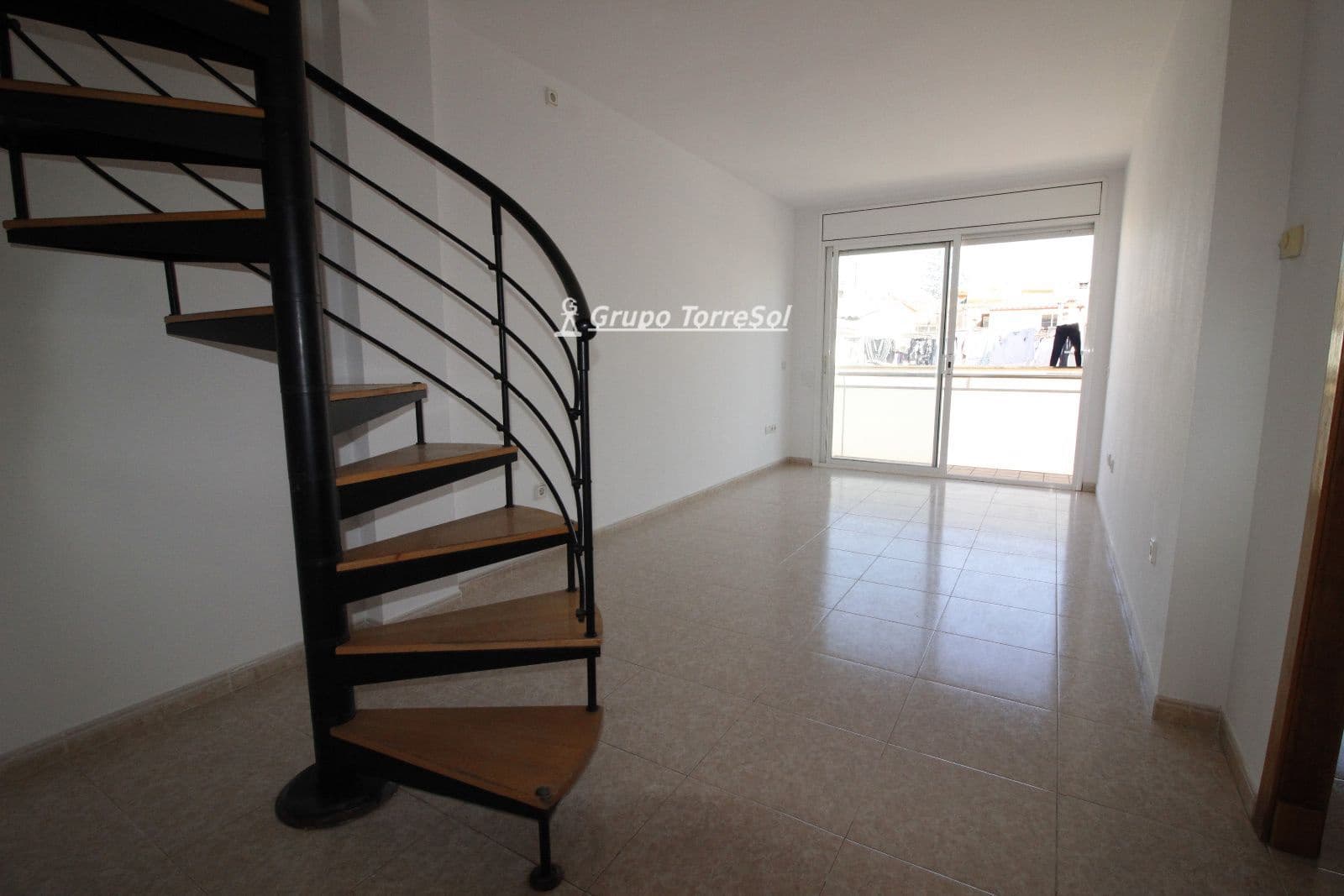 1 sypialnia Penthouse na sprzedaż w Torredembarra z basenem - 150 000 € (Ref: 10079920)