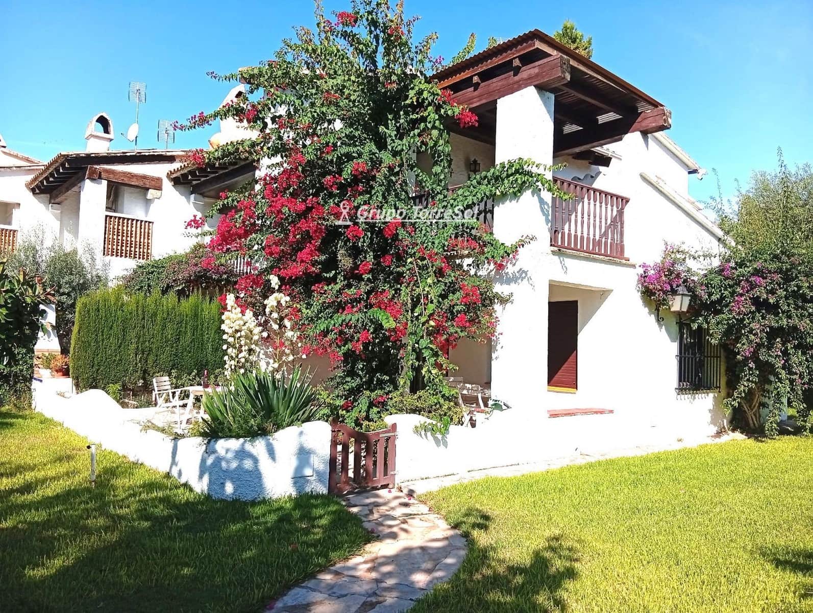 4 bedroom Townhouse for sale in Calafell with pool garage - € 445,000 (Ref: 10112121)