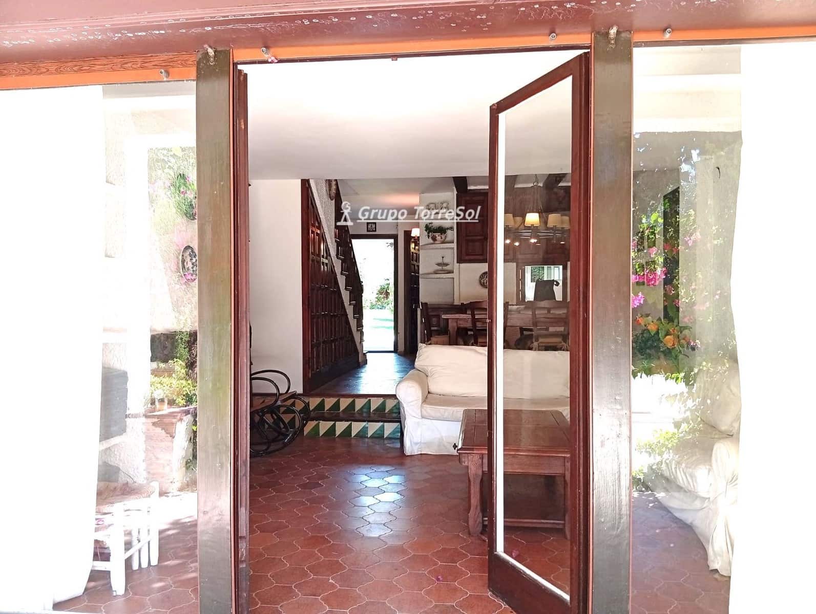 4 bedroom Townhouse for sale in Calafell with pool garage - € 445,000 (Ref: 10112121)