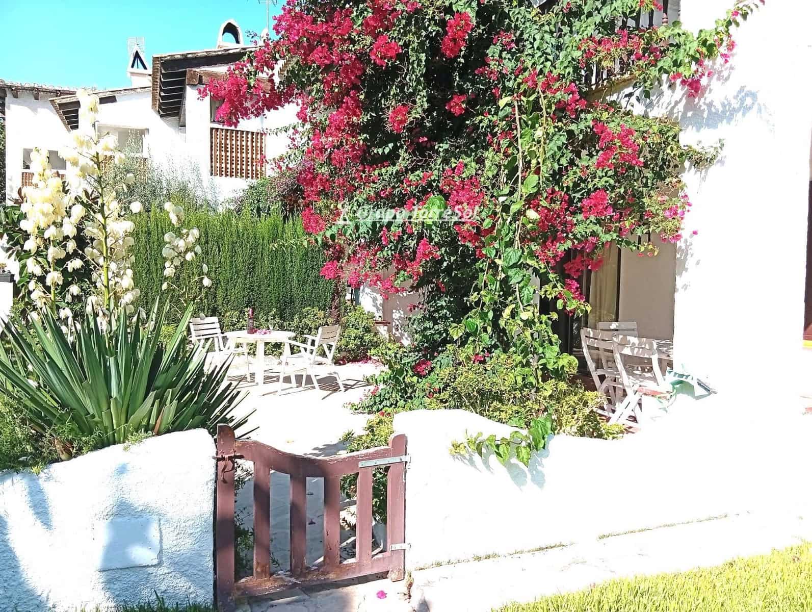 4 bedroom Townhouse for sale in Calafell with pool garage - € 445,000 (Ref: 10112121)