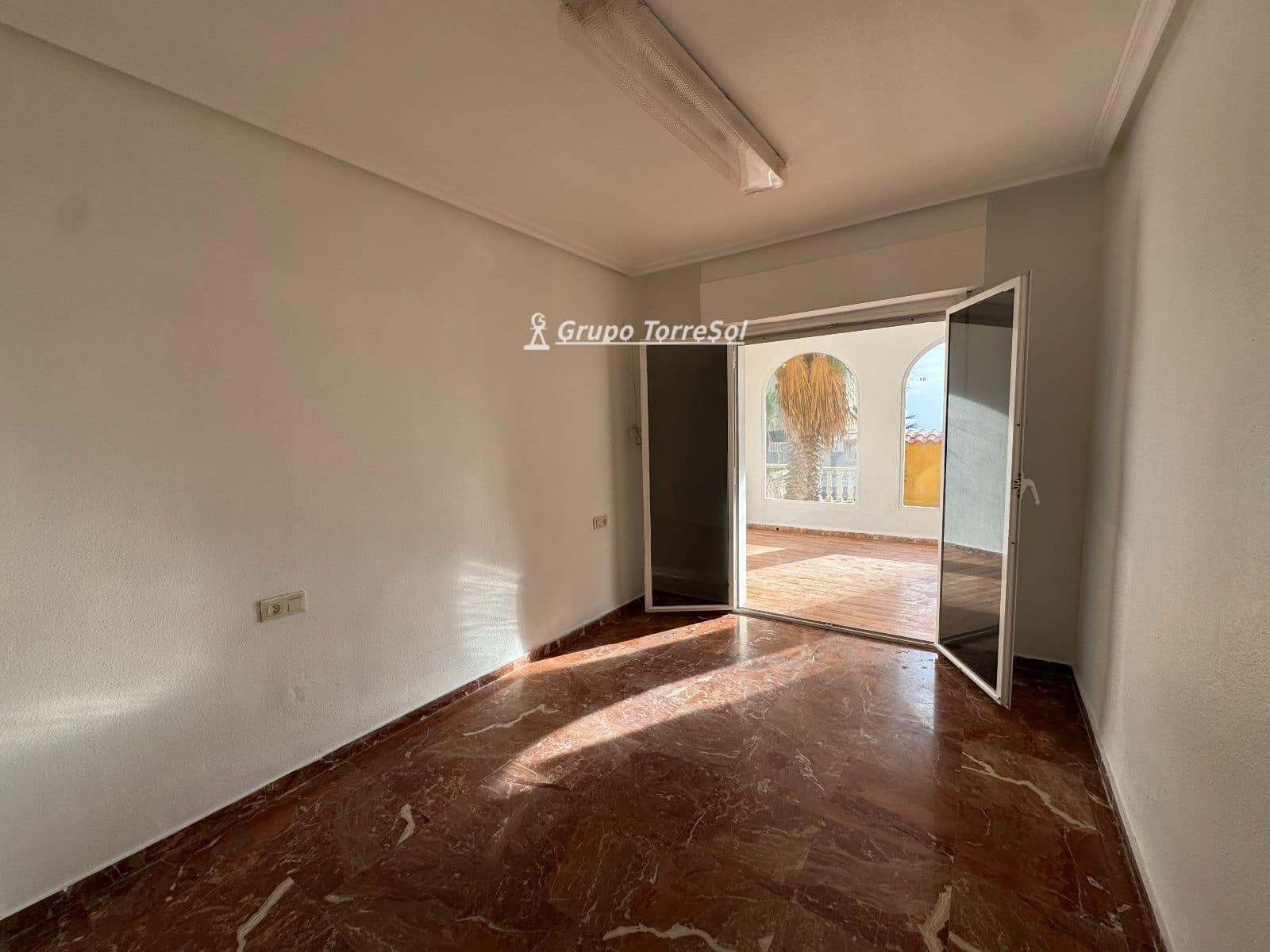 Piso de 3 habitaciones en Arenales del Sol en venta con piscina - 355.000 € (Ref: 10118418)