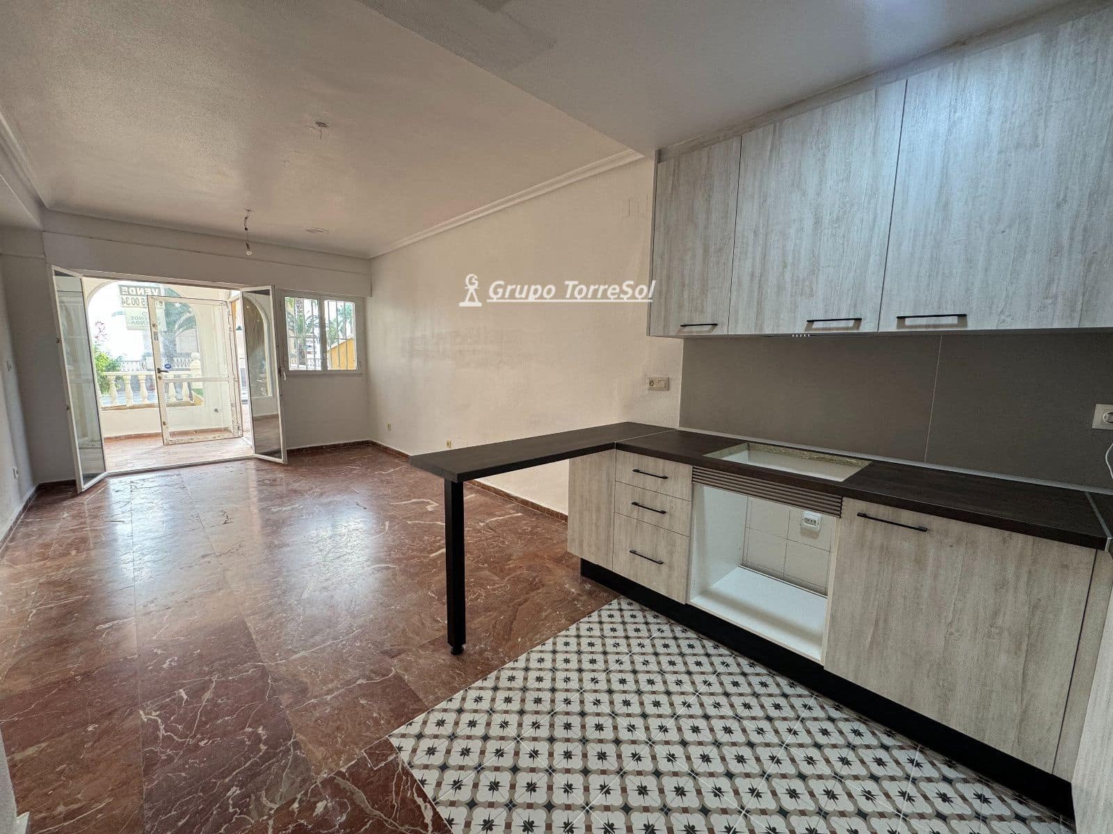 Piso de 3 habitaciones en Arenales del Sol en venta con piscina - 355.000 € (Ref: 10118418)