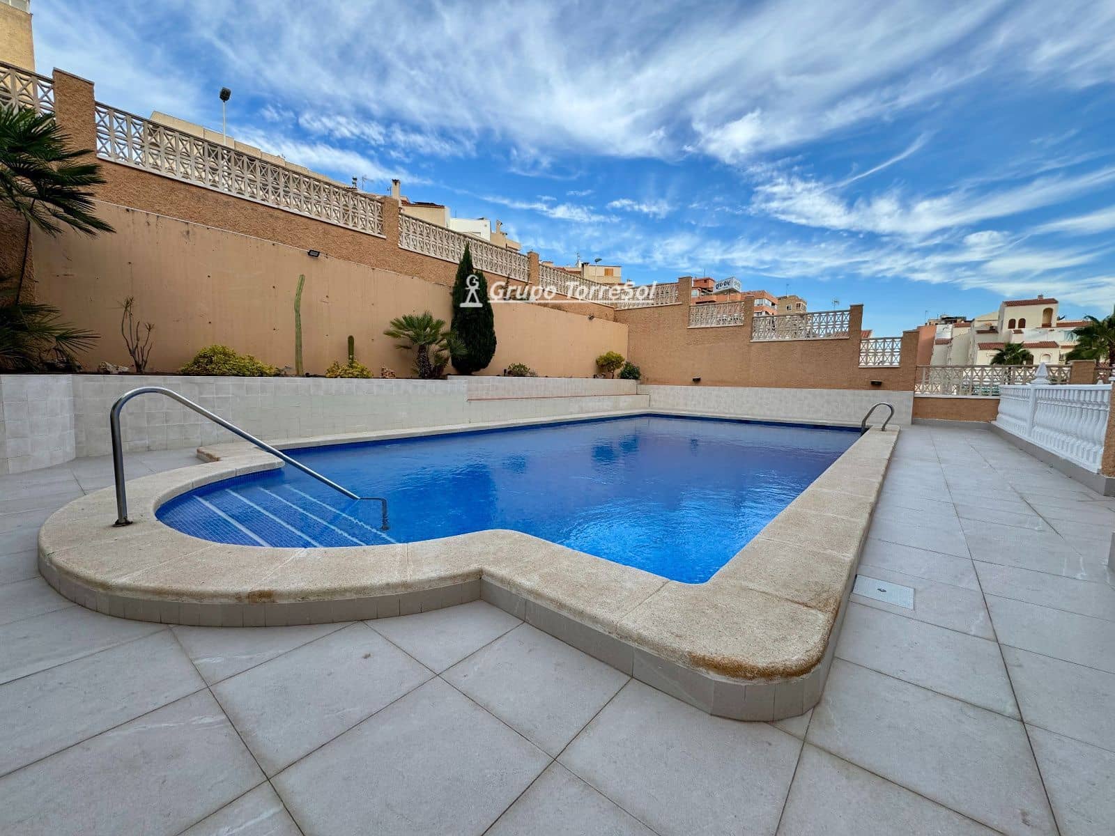 Piso de 3 habitaciones en Arenales del Sol en venta con piscina - 355.000 € (Ref: 10118418)