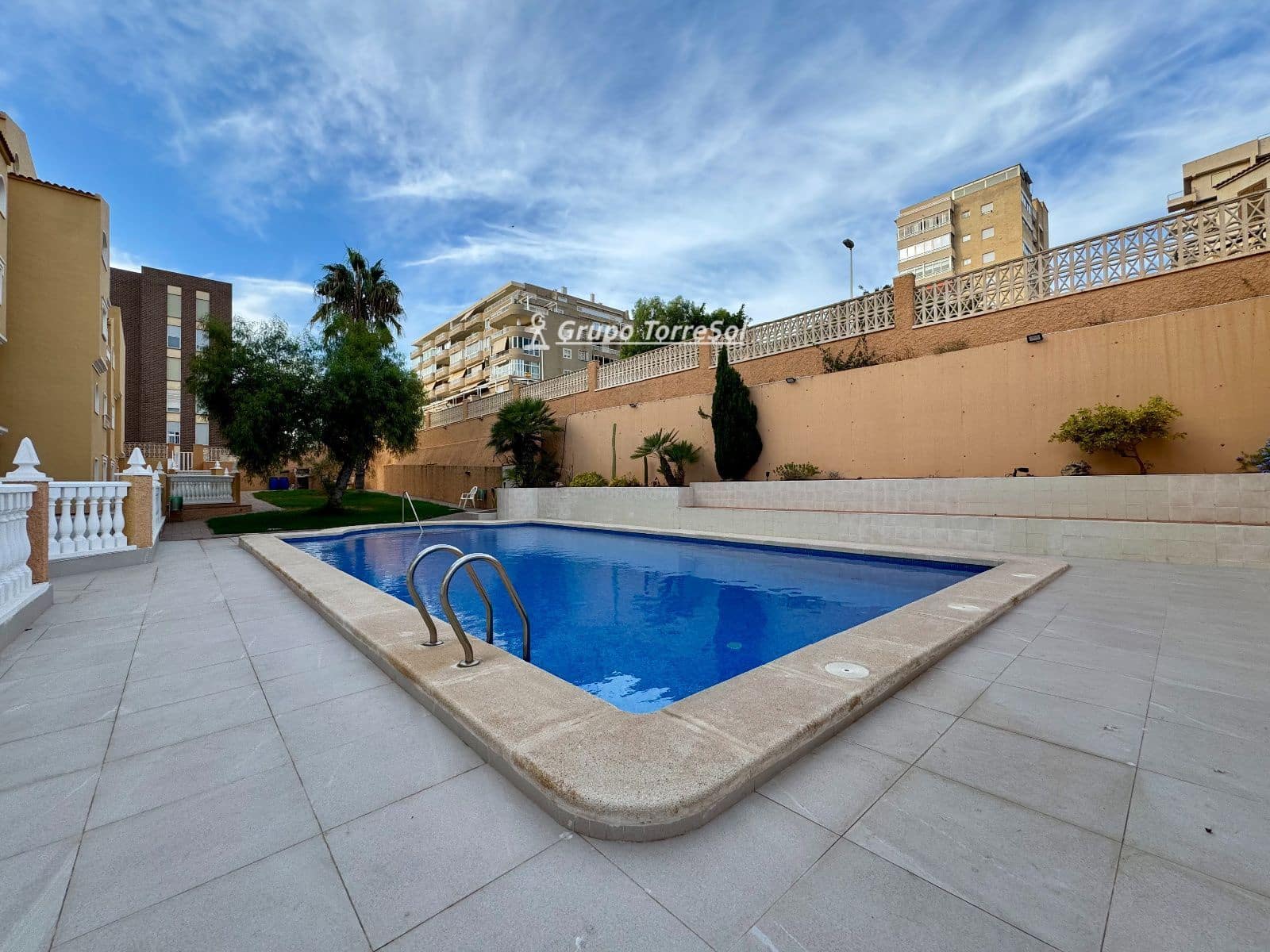 Piso de 3 habitaciones en Arenales del Sol en venta con piscina - 355.000 € (Ref: 10118418)