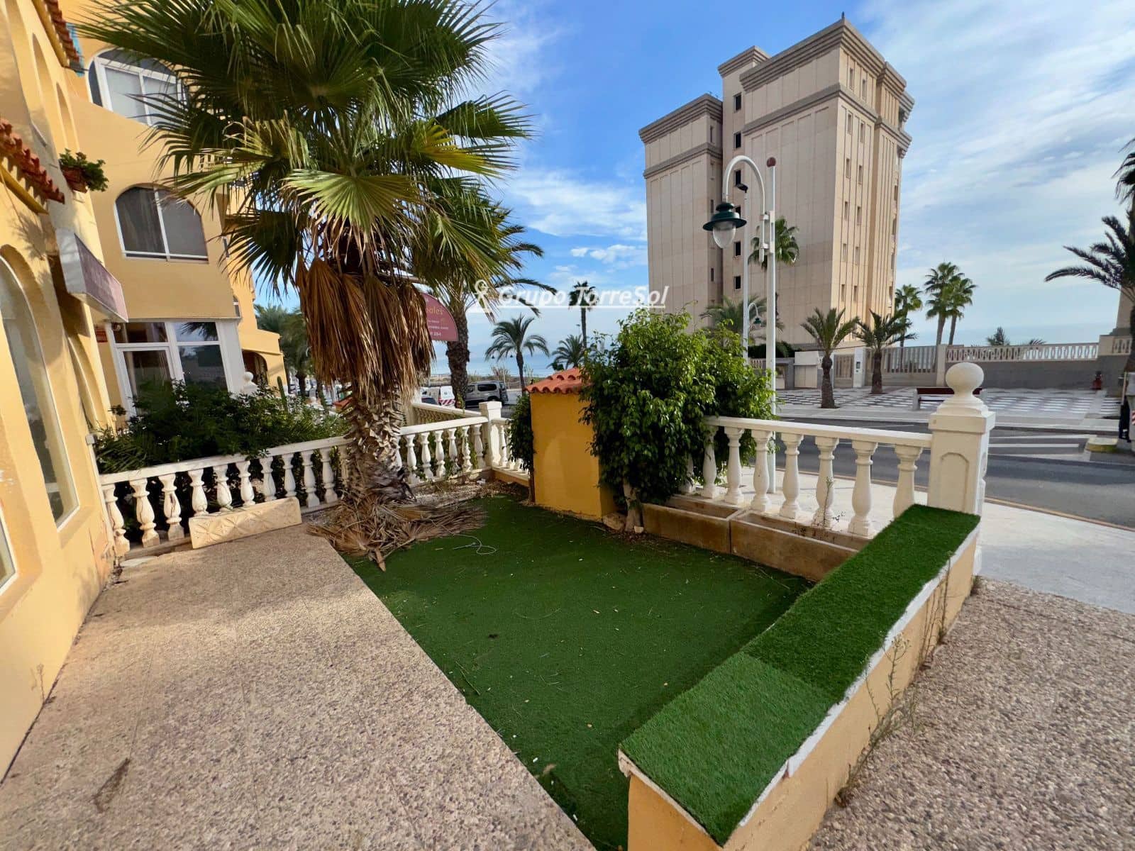 Piso de 3 habitaciones en Arenales del Sol en venta con piscina - 355.000 € (Ref: 10118418)