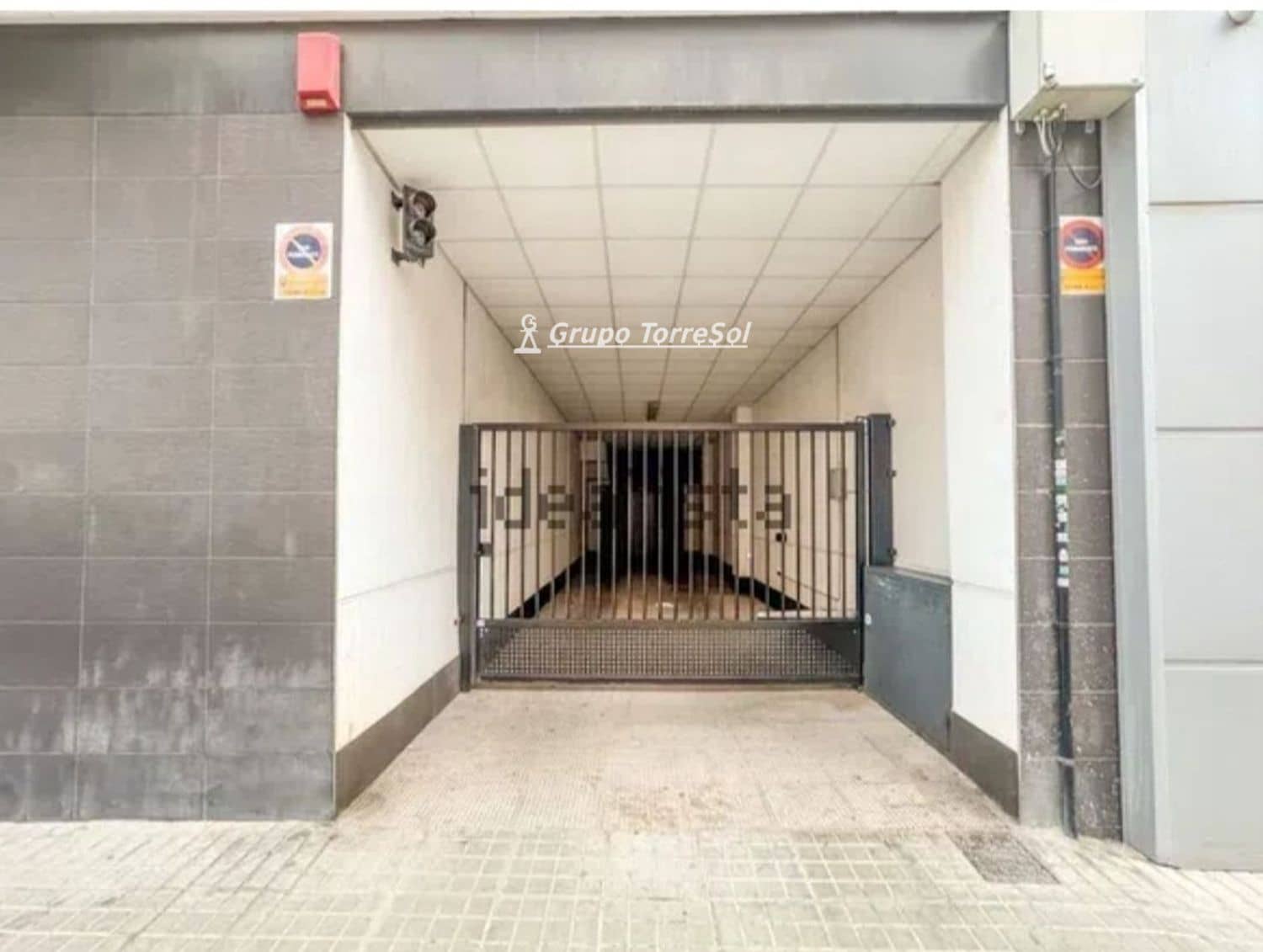 Garage till salu i Elche / Elx - 9 000 € (Ref: 10120880)