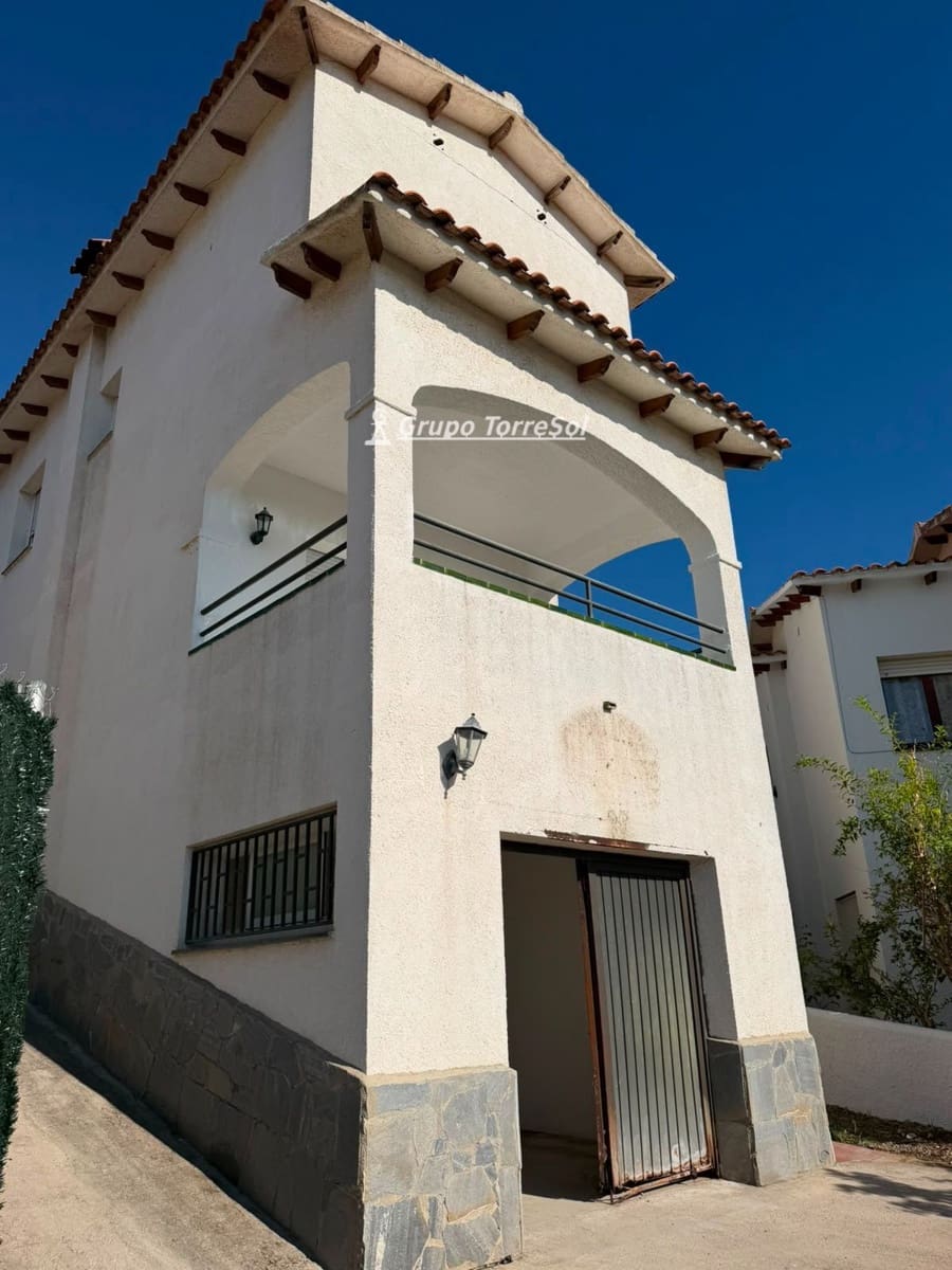 4 bedroom Villa for sale in Segur de Calafell with garage - € 290,000 (Ref: 10167077)
