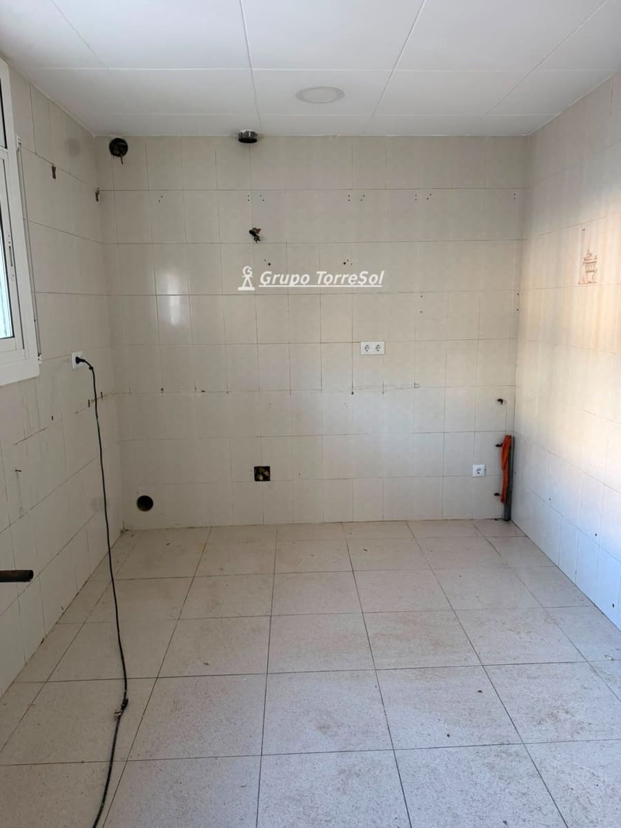 4 bedroom Villa for sale in Segur de Calafell with garage - € 290,000 (Ref: 10167077)