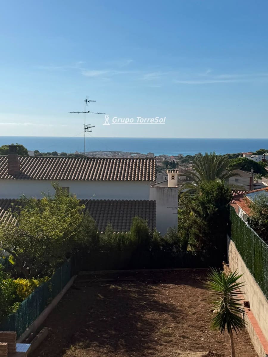 4 bedroom Villa for sale in Segur de Calafell with garage - € 290,000 (Ref: 10167077)