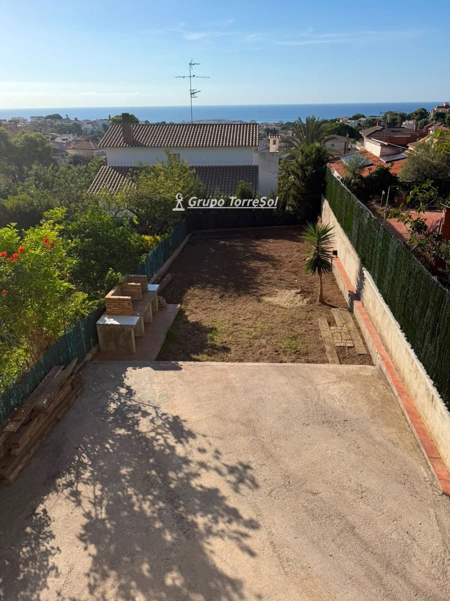 4 bedroom Villa for sale in Segur de Calafell with garage - € 290,000 (Ref: 10167077)