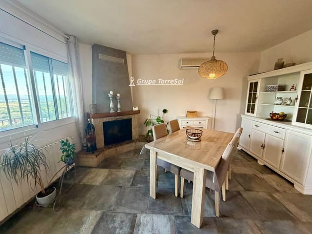 Chalet de 3 habitaciones en La Bisbal del Penedès en venta con piscina garaje - 269.000 € (Ref: 10176048)