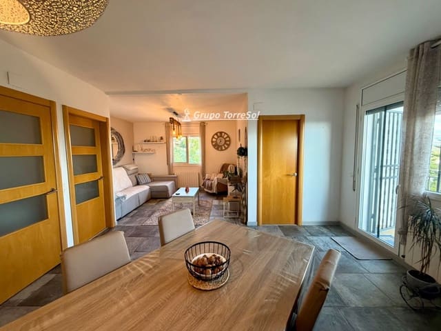 Chalet de 3 habitaciones en La Bisbal del Penedès en venta con piscina garaje - 269.000 € (Ref: 10176048)