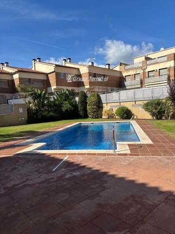 3 bedroom Townhouse for sale in El Vendrell with pool garage - € 325,000 (Ref: 10176193)