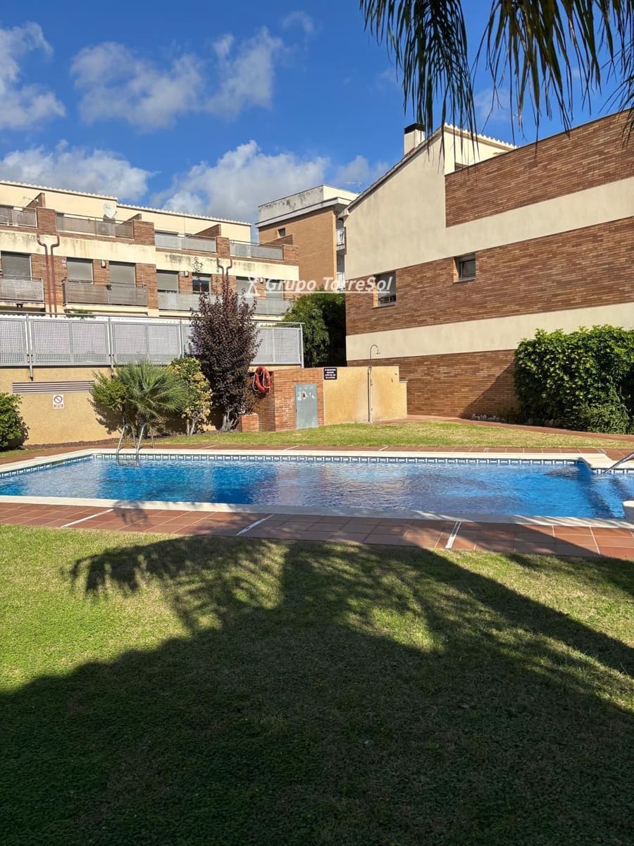 3 bedroom Townhouse for sale in El Vendrell with pool garage - € 325,000 (Ref: 10176193)