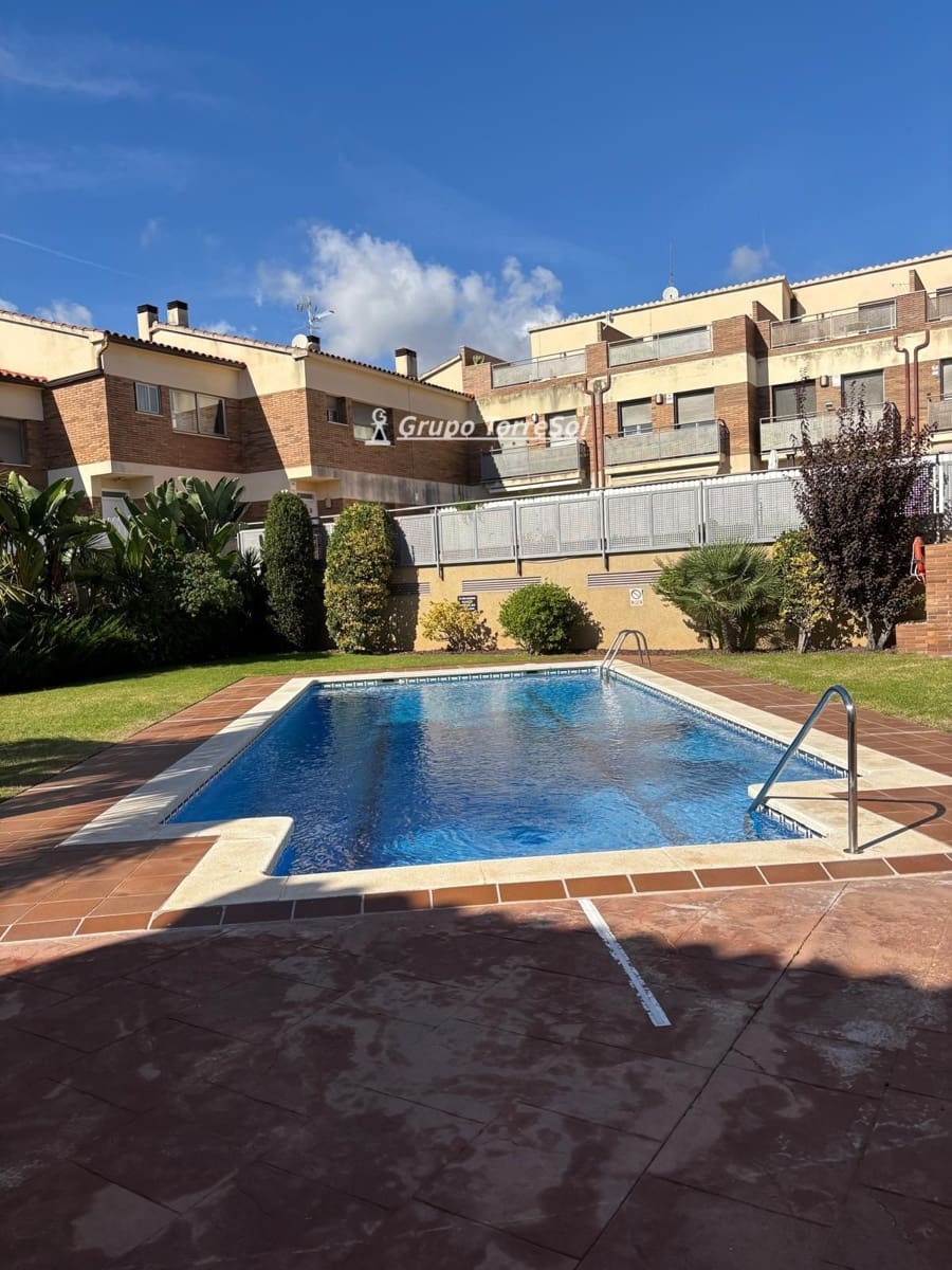 3 bedroom Townhouse for sale in El Vendrell with pool garage - € 325,000 (Ref: 10176193)