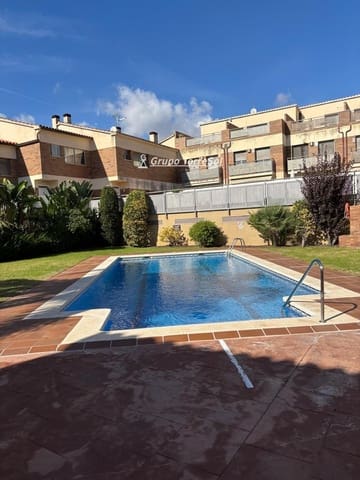 3 bedroom Townhouse for sale in El Vendrell with pool garage - € 325,000 (Ref: 10176193)