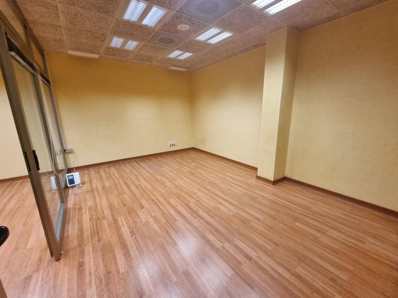 Erhverv til leje i Torredembarra - € 1.800 (Ref: 9147784)