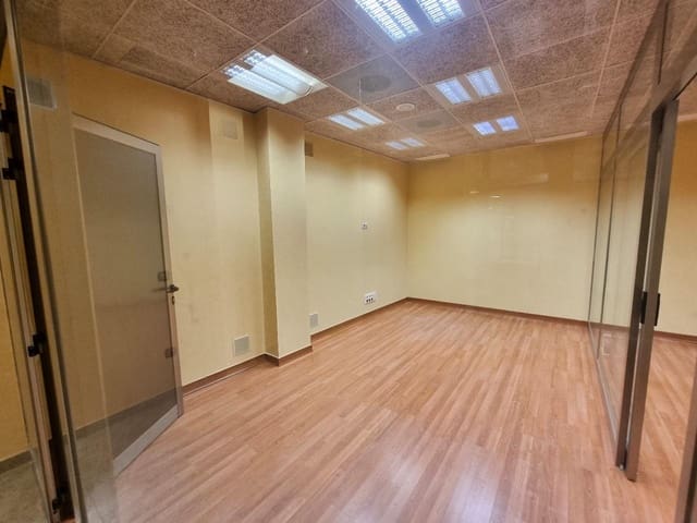 Comercial para arrendar em Torredembarra - 1 800 € (Ref: 9147784)