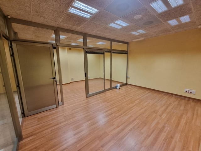 Comercial para arrendar em Torredembarra - 1 800 € (Ref: 9147784)