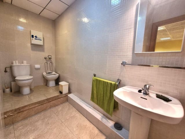 Comercial para arrendar em Torredembarra - 1 800 € (Ref: 9147784)