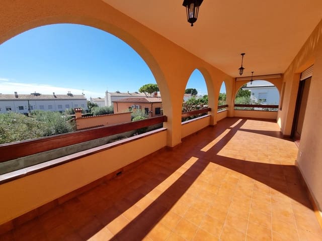 3 soverom Villa til salgs i Torredembarra med garasje - € 585 000 (Ref: 9147803)