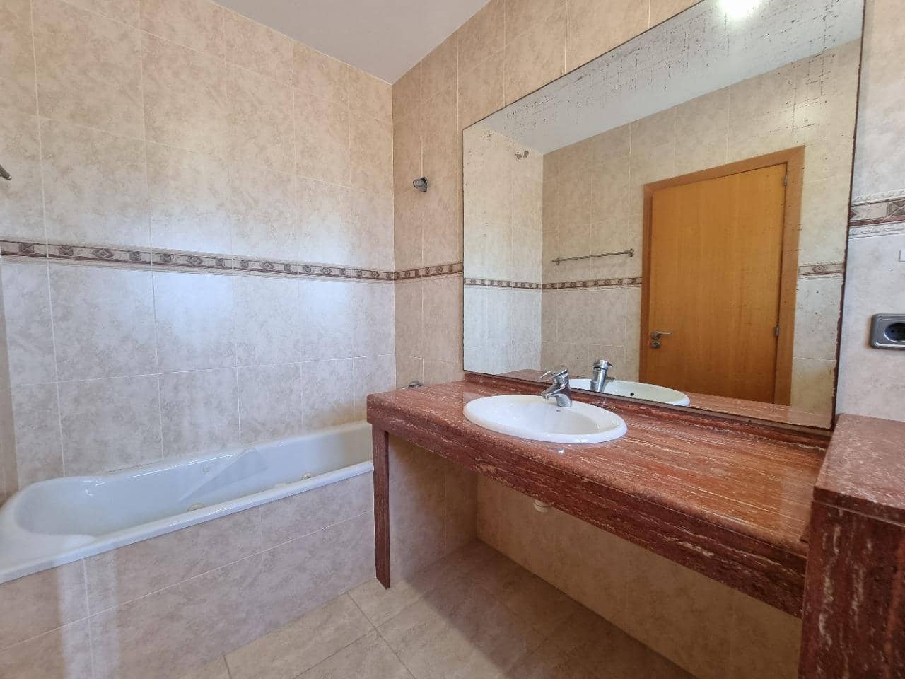 4 soveværelse Semi-Rækkehus til salg i Roda de Bara med garage - € 355.000 (Ref: 9147808)