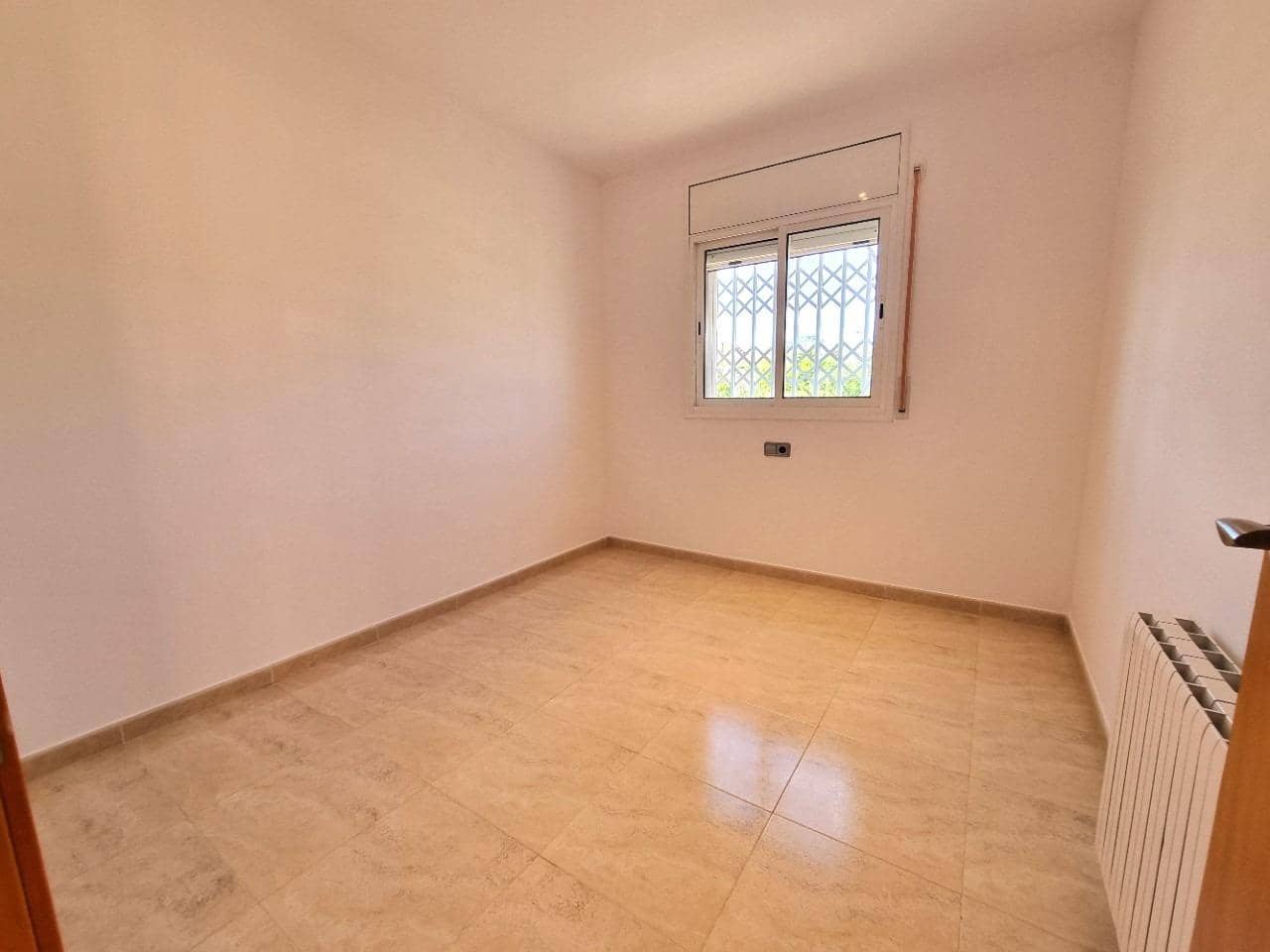 4 soveværelse Semi-Rækkehus til salg i Roda de Bara med garage - € 355.000 (Ref: 9147808)