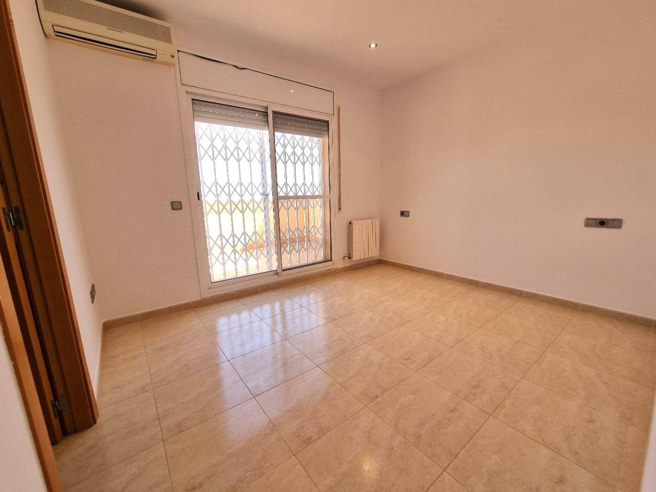 4 soveværelse Semi-Rækkehus til salg i Roda de Bara med garage - € 355.000 (Ref: 9147808)