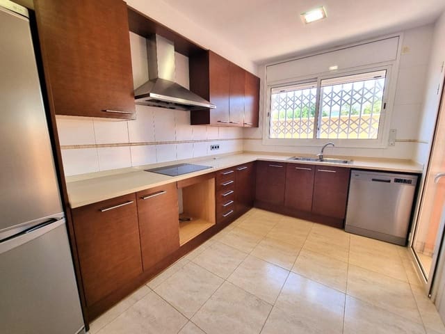 Pareado de 4 habitaciones en Roda de Barà en venta con garaje - 355.000 € (Ref: 9147808)