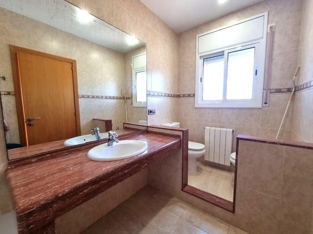 Pareado de 4 habitaciones en Roda de Barà en venta con garaje - 355.000 € (Ref: 9147808)