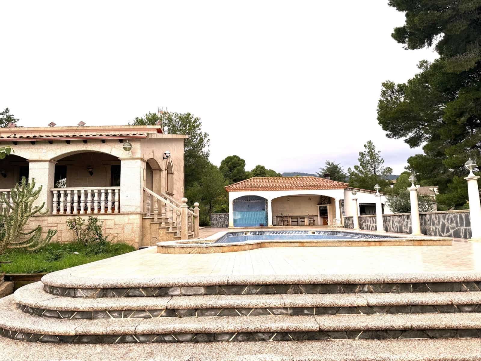 3 bedroom Villa for sale in Alcover with pool garage - € 455,000 (Ref: 9147817)