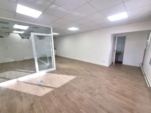 4 bedroom Commercial for rent in Altafulla - € 800 (Ref: 9147824)